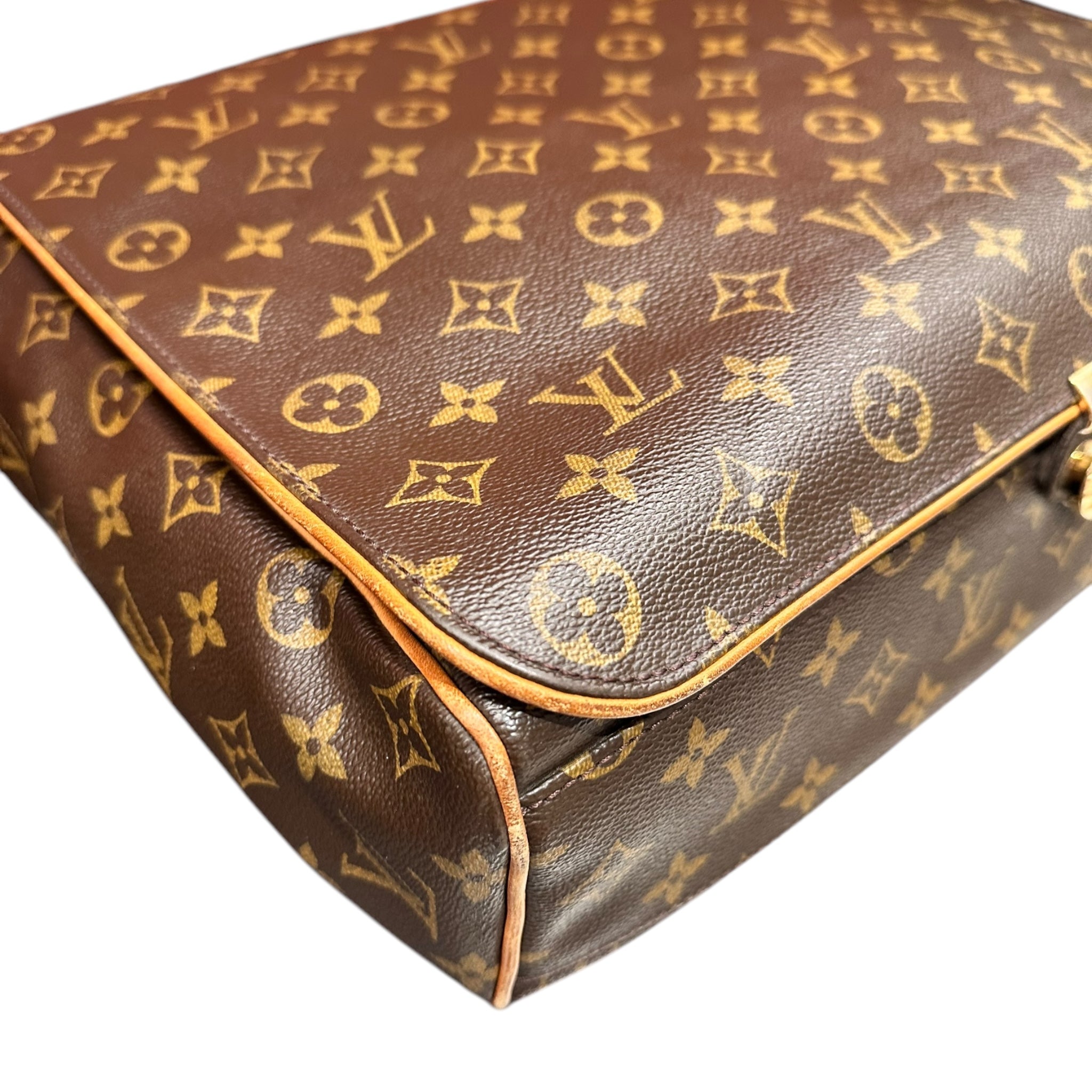 LOUIS VUITTON MESSENGER