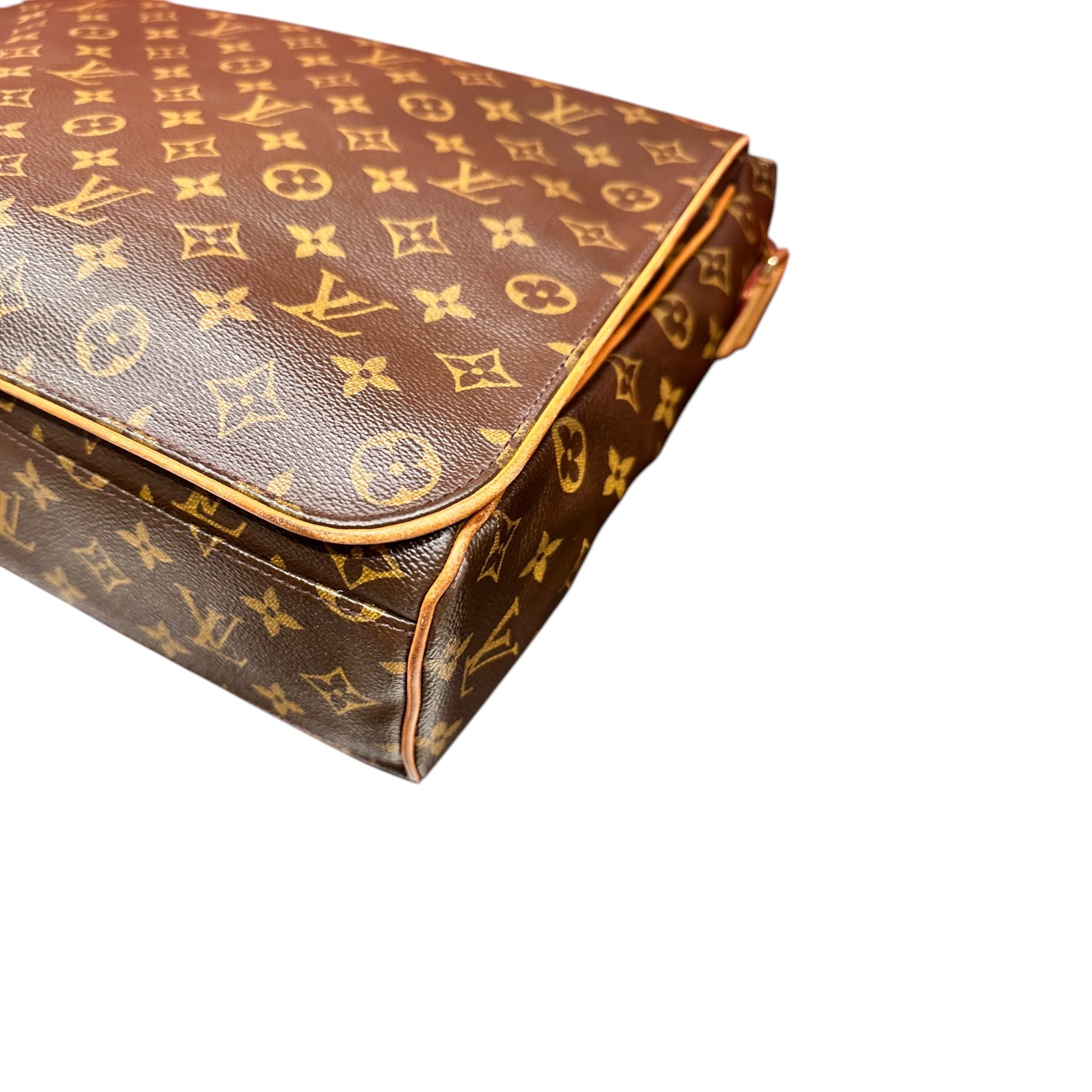 LOUIS VUITTON MESSENGER