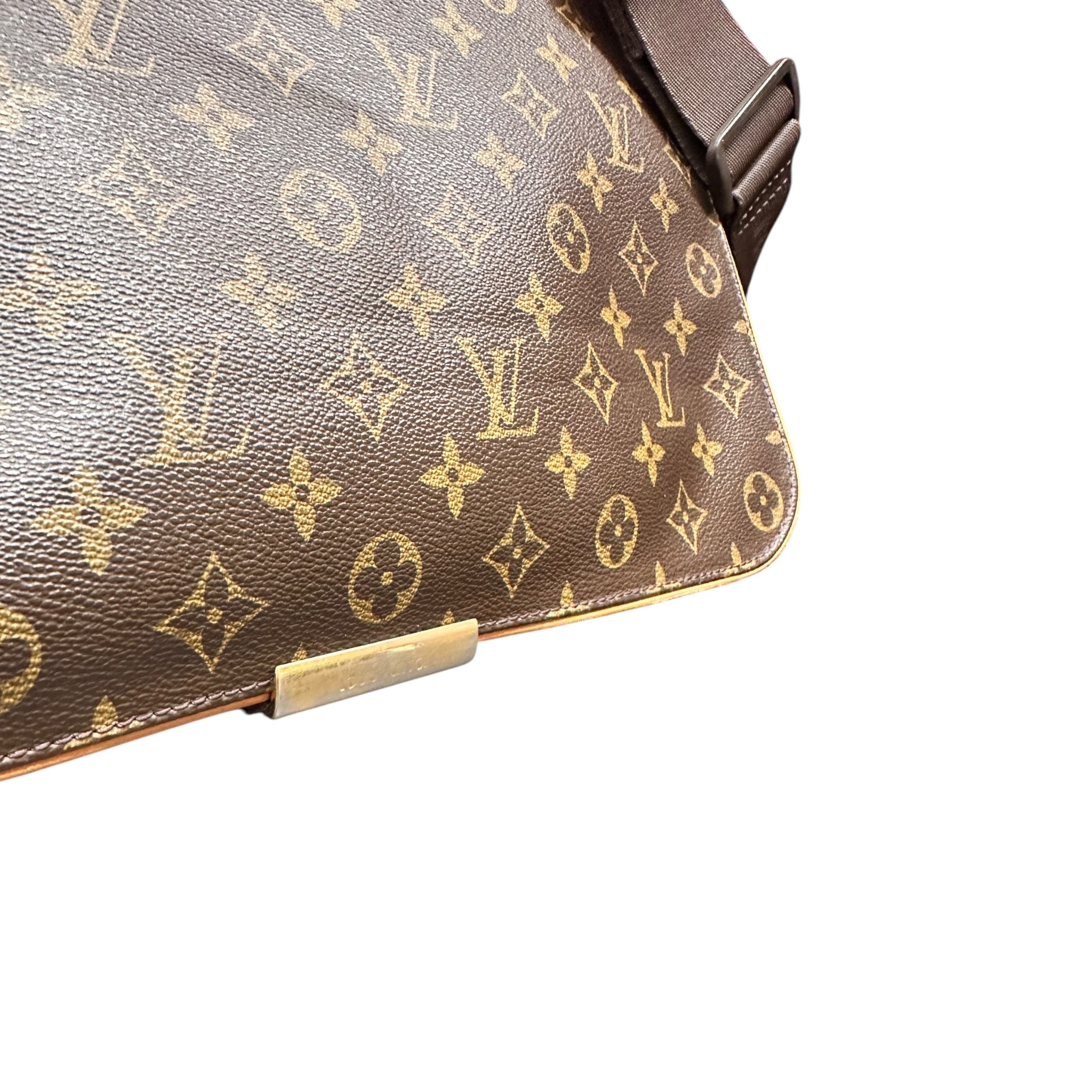 LOUIS VUITTON MESSENGER
